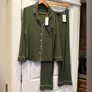 Women's Bamboo Stretch-Knit Long Sleeve Pajama Set in Olive